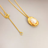 Unique Design with Small Bean Shape Inlaid with Freshwater Pearl Pendant Necklace