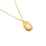 Unique Design with Small Bean Shape Inlaid with Freshwater Pearl Pendant Necklace